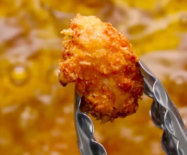 13. Приготовив жареную пищу, подогрейте на сковородке уксус, разбавленный водой, чтобы не страдать от запаха в течение нескольких дней