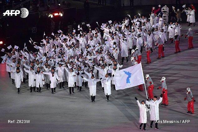 Birçok kez siyasetin gölgesinde kalan olimpiyat oyunları bu kez İkinci Dünya Savaşı'nın ardından bölünen Kore'yi 'birleştiriyor.' İki Kore'nin bir ilke imza atıp birleşik takım kurduğu 23. Kış Olimpiyat Oyunları, Güney Kore'nin PyeongChang kentindeki törenle başladı.