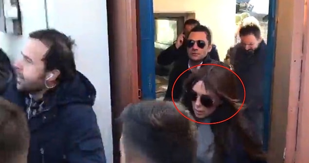 1. Magazin kraliçesi Seren Serengil ile başlayalım... Üç günlük çilesini doldurdu! 😂