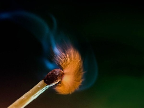 8. Момент возгорания спички. Представьте, как круто было бы уметь замораживать время?