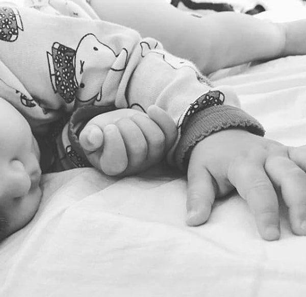 13. Но несмотря на все минусы, каждая мать души не чает в своем маленьком чуде...