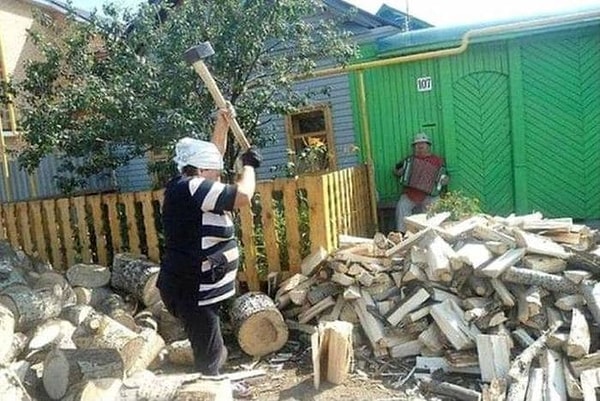 9. Правильно, женщин надо подбадривать, когда они работают вместе тебя