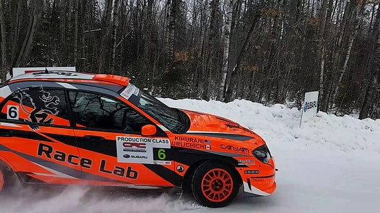 Kaza Sonrası İçi Karla Dolan Araçla Ralliye Devam Eden Pilotlar