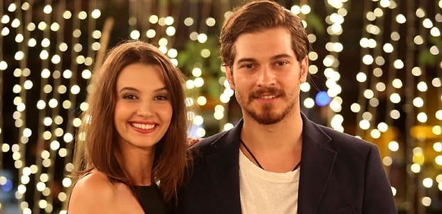 8. Çağatay Ulusoy'un, Neftlix'in ilk Türk dizisinde kendisine eşlik edecek olan partneri için Delibal'daki rol arkadaşı Leyla Lydia Tuğutlu'nun adı geçiyor.