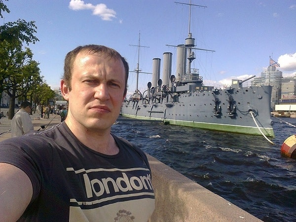 1. "Почему русские мало улыбаются?"