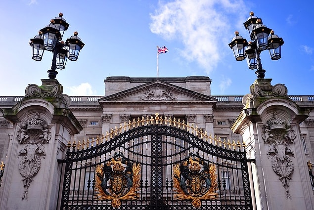 Gördüğünüz gibi, Buckingham Sarayı'nda odadan daha bol bir şey yok!