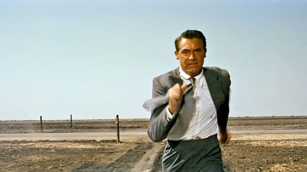 5. От чего бежит главный герой фильма "К северу через северо-запад"?