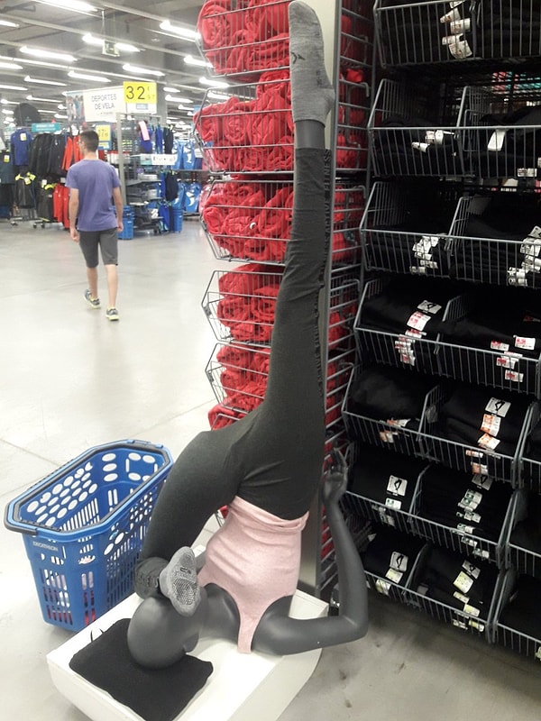 2. Типичная женская поза, ничего необычного