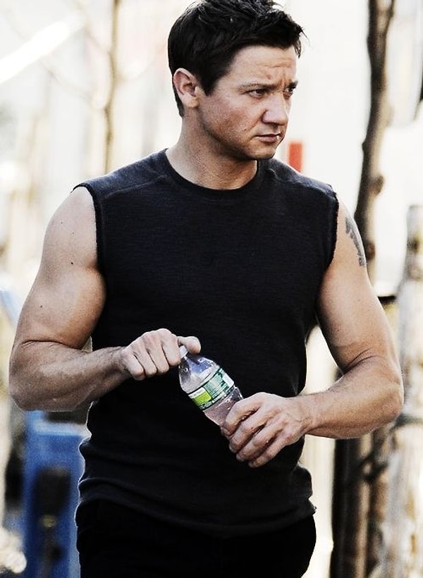 12. Джереми Реннер