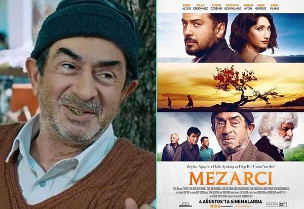 10. Geçen ay kaybettiğimiz Turan Özdemir, Mezarcı adlı filmdeki performasnıyla 10. Londra Uluslararası Sinemacılar Festivali'nde "En İyi Yardımcı Erkek Oyuncu" ödülünü kazandı.