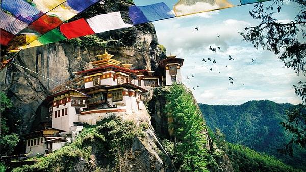 7. Bhutan yeryüzündeki karbon negatif tek ülke. Anayasa ülkenin en az %60’ının ormanlarla kaplı olmasını şart koştuğu için böyle bir durum ortaya çıkıyor.