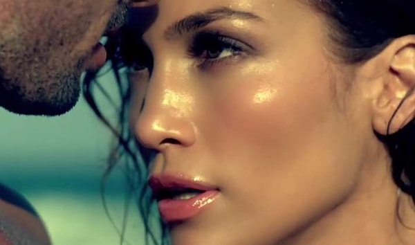 17. Клип на песню "I'm Into You" (ft. Lil Wayne) (2011 год)