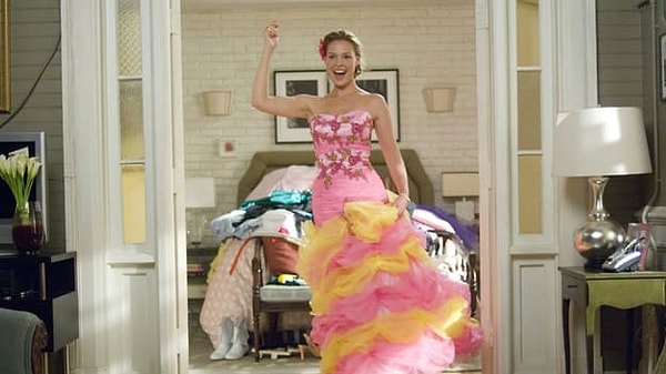 7. Какое из этих платьев в прошлом не носила Джейн из "27 свадеб"?