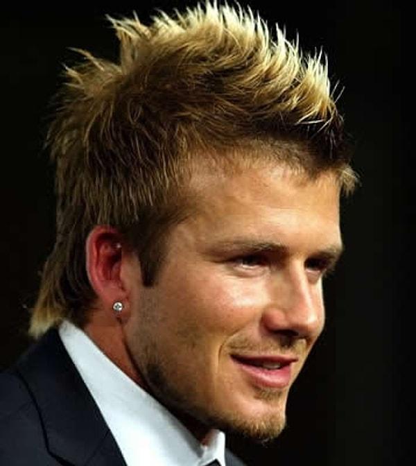 3. David Beckham sıradan erkek saç modellerine gerçekten bir devrim yaparak bu üçgen saç modelini getirmişti. Sonrasını biliyoruz, bir dönem bütün erkek saçları bu şekildeydi.