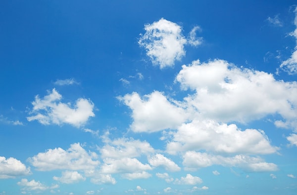 7. Облако среднего размера весит примерно 500 000 кг.