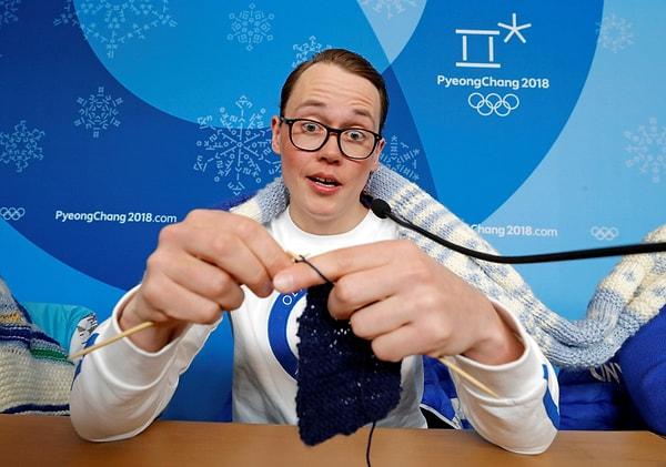 12. Finlandiyalı sporcular Güney Kore'de yapılan 2018 Kış Olimpiyatları boyunca stres atmak için atkı ördü.