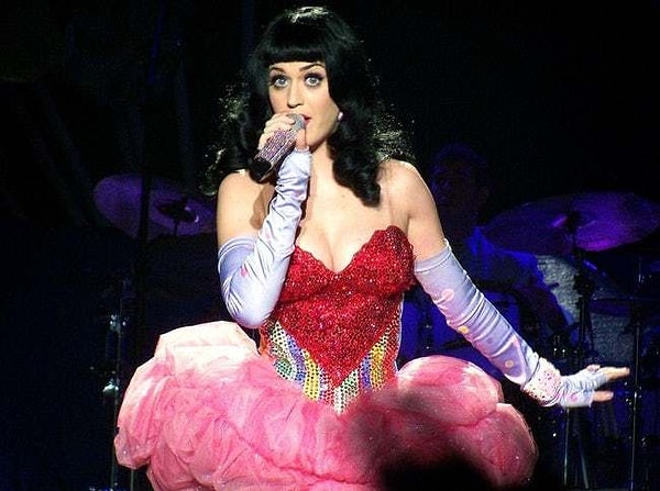 7. Кэти Перри коллекционирует волосы других звезд