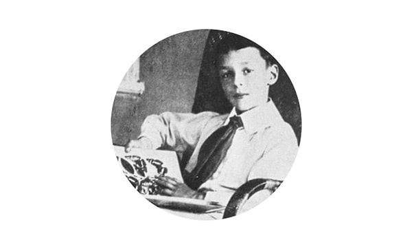 2. А кто изображён на этом фото?