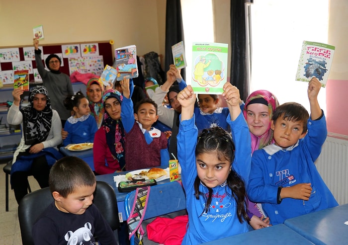 📚Hayatta Paradan Daha Değerli Şeyler Var! Amasya'daki Köylü Kadınlardan 'Altın' Yerine 'Kitap Günü'