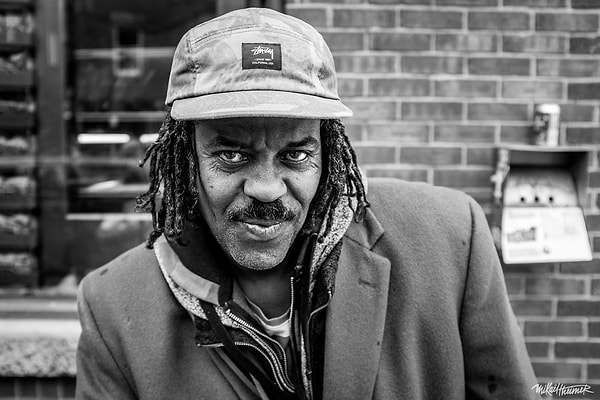 5. Мостафа говорит на 8 языках, включая идиш (еврейский язык германской группы).