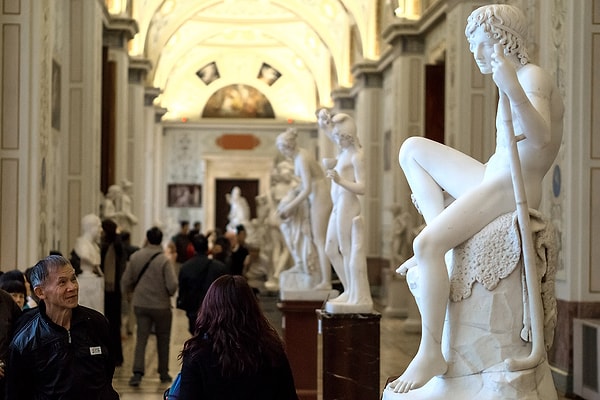 6. Какая скульптура Микеланджело находится в Эрмитаже?