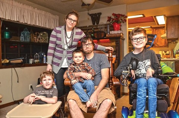 У Райана и Ланы Веймер трое сыновей. Один из них, Китон, к сожалению, по состоянию здоровья вынужден передвигаться на инвалидной коляске.