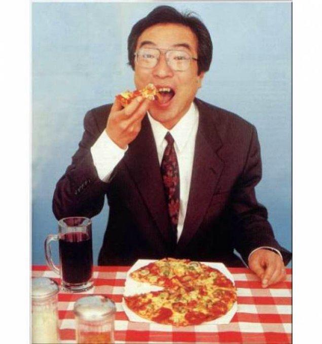 2. Pac-Man karakteri pizza yerken oluşturulmuştur.