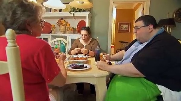 9. Невеста Роберта была удивлена его поведением: Бучел стал раздражительным и злым.