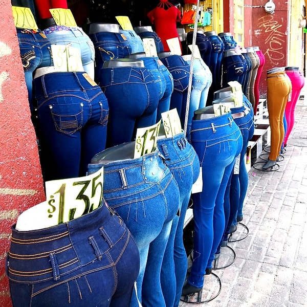 5. Дизайнер витрины этого магазина четко определил стратегию продаж.