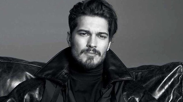 Başrolde, ekranlarda görmeyi çok sevdiğimiz Çağatay Ulusoy var. 😍