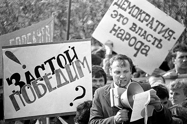 8. Какое известное на весь мир событие стало одним из ключевых в эпохе перестройки?