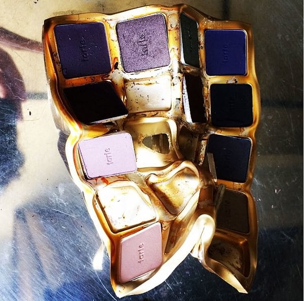 3. Кто-то пытался собрать из маленьких палеток одну большую, но что-то явно пошло не так.