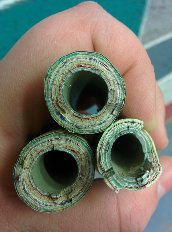 12. Слои краски на деревянных ложках