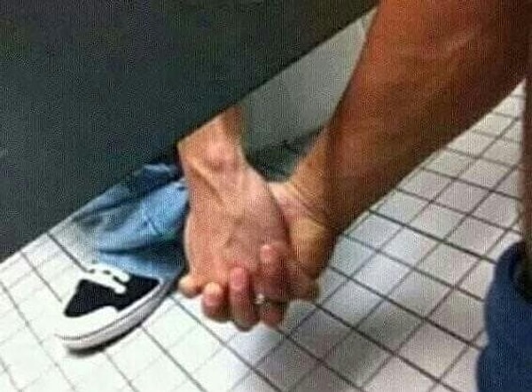 13. А классный получился бы фон для цитаты из какого-нибудь пацанского паблика. Ну там, где в духе "Брат за брата..." и все такое