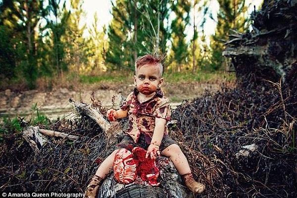 Amy Louise bebeğine düzenlediği 'zombi temalı' fotoğraf çekiminden sonra internet dünyasından çok kötü tepkiler aldı.