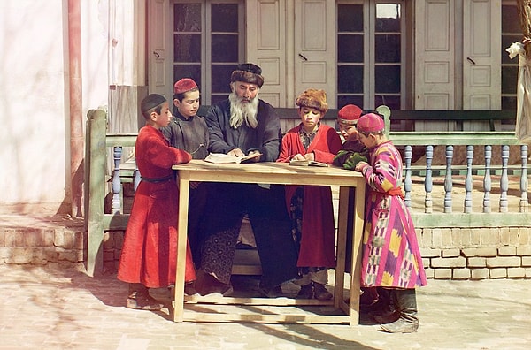 2. Представители какой профессии зарабатывали больше всего?