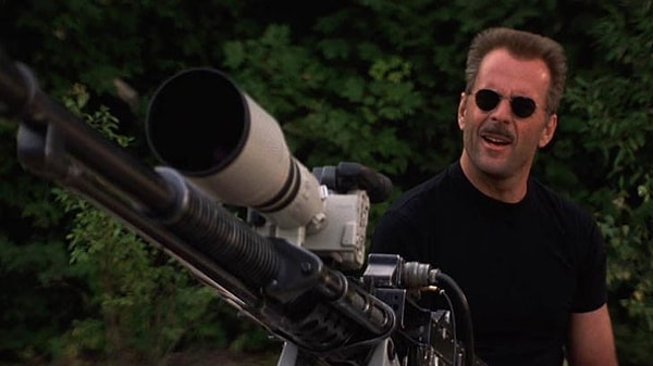 5. Брюс Уиллис – таинственный русский киллер по кличке «Шакал» (фильм "Шакал", 1997 год)