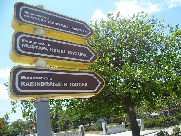 Atatürk'ün ismi bir sokağa da verilmiş.