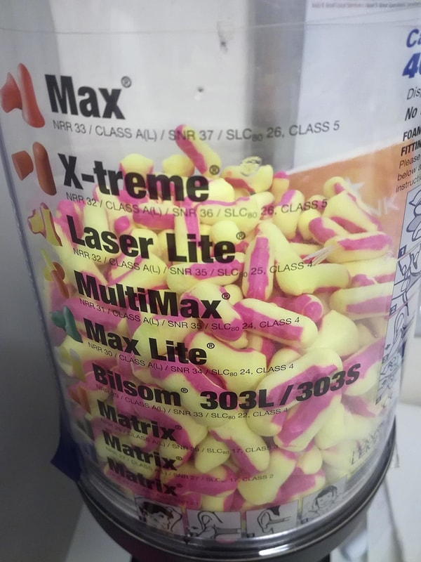 6. Так и хочется их пожевать, но, к сожалению, затычки для ушей несъедобны... :(