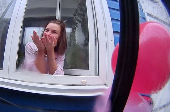 Rahatsız Rus Gencinden İlginç Doğum Günü Sürprizi