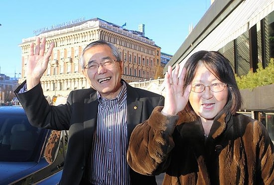 Şoke Olmuş Vaziyette Gezerken Bulundu: Nobel Ödüllü Kimyager, Eşini Gizemli Bir Kazada Kaybetti