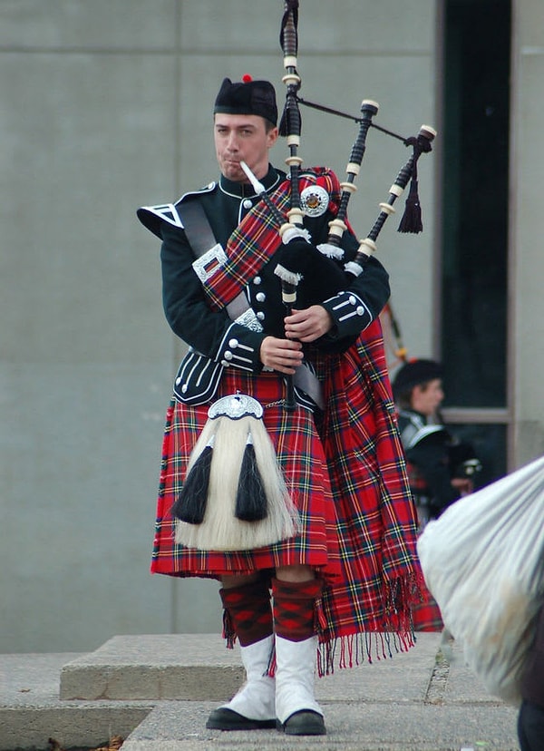 6. Безусловно, вы знаете, из какой страны этот национальный костюм...