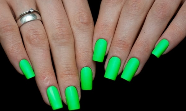 4. Неоновые ногти