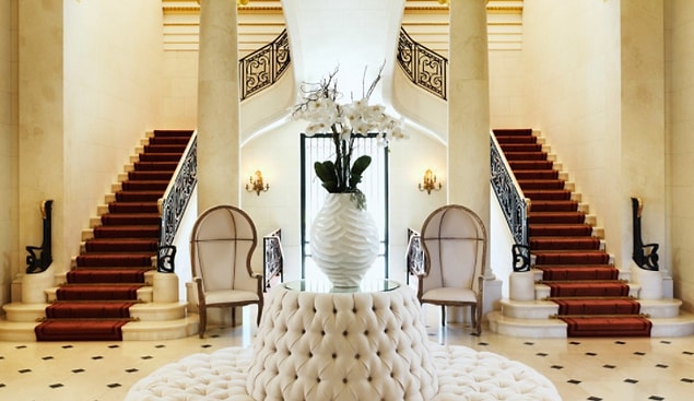 Dünyanın en büyük şarap mahzenlerinden biri de Fleur de Lys Mansion'ın içinde.