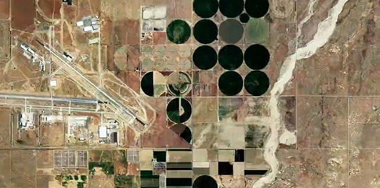 Ирландский фотограф создал залипательное видео, совместил тысячи спутниковых снимков из Google Earth