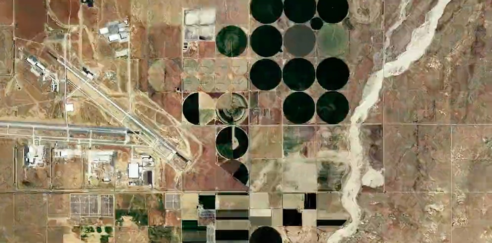 Ирландский фотограф создал залипательное видео, совместил тысячи спутниковых снимков из Google Earth