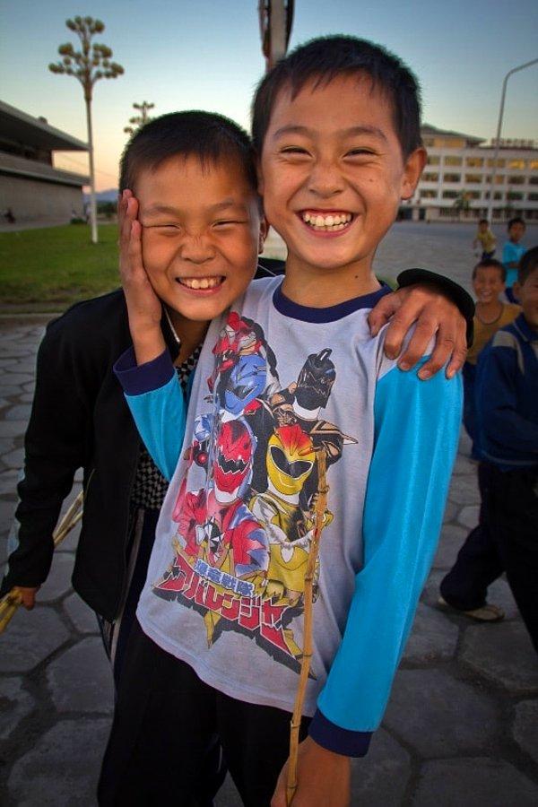 24. Kuzey Kore'nin gülümseyen çocukları
