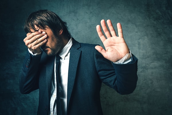 10. 47% женщин и 50% мужчин признаются, что отправляли свои голые фотографии