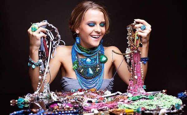 12. Обилие украшений