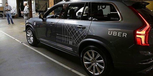 Uber, ölümlü kaza sonrası sürücüsüz araç testlerini askıya aldı.